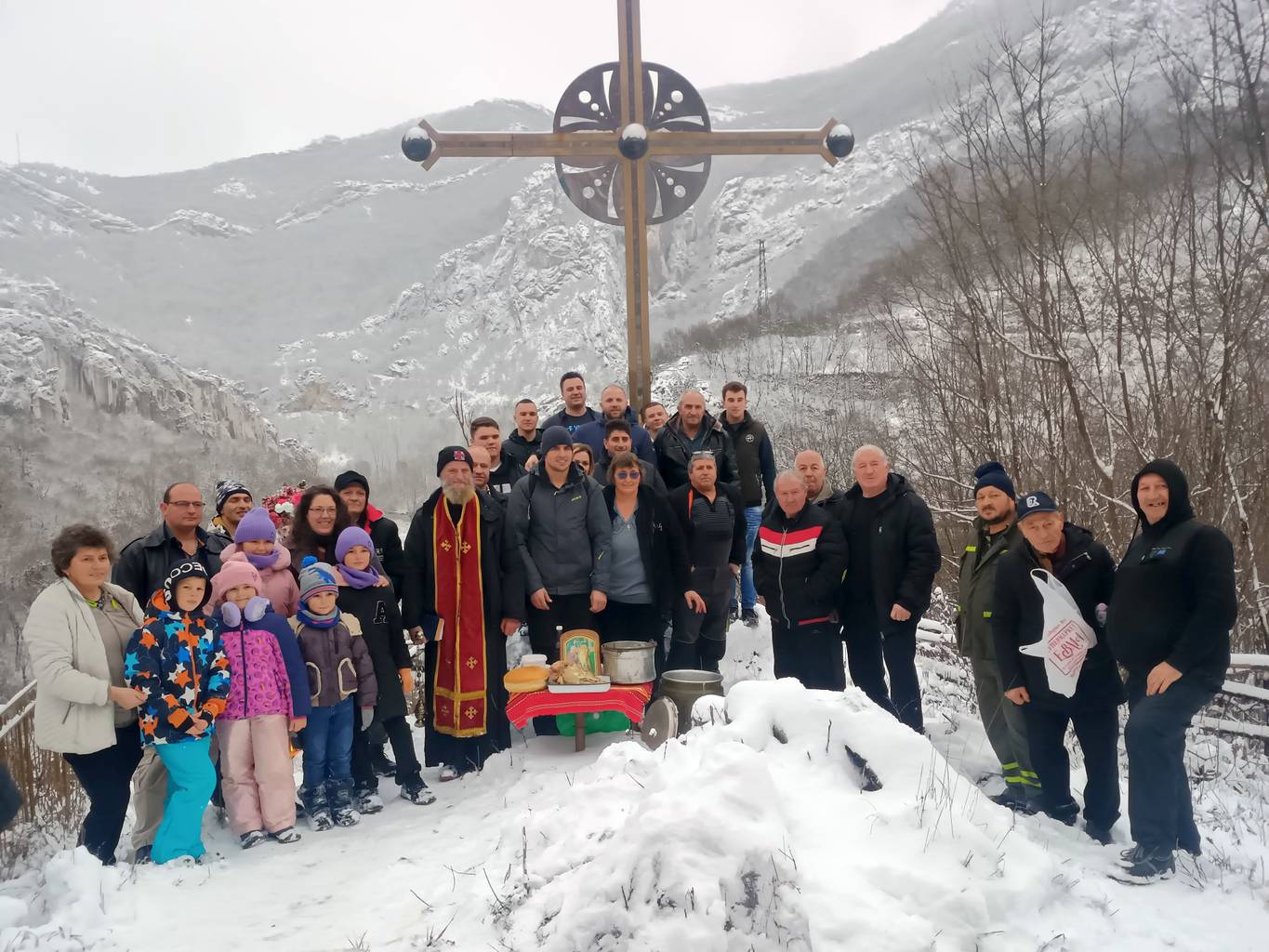  Множество миря̀ни уважиха Сретение Господне с поклонение на игнатишкия оброк над Черепишкия манастир 